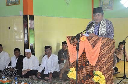 HBA dalam menyampaikan sambutan terhadap para santri.