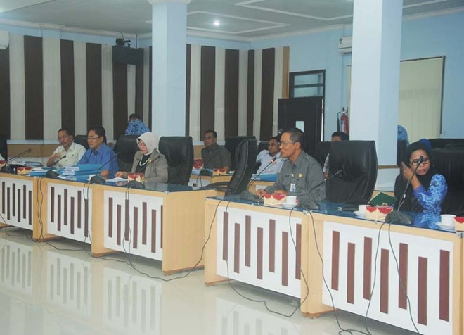 Suasana pelaksanaan Rapat Pansus lima Ranperda.