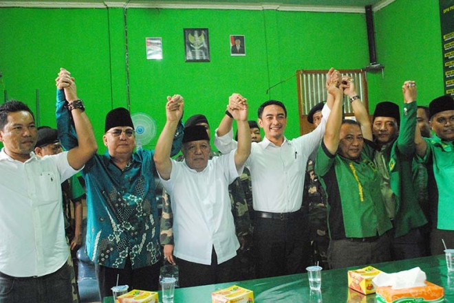 Sejumlah petinggi partai yang juga mantan bupati memberikan restu dan mendampingi Zola mendaftarkan sebagai calon Gubernur Jambi ke PPP kemarin.