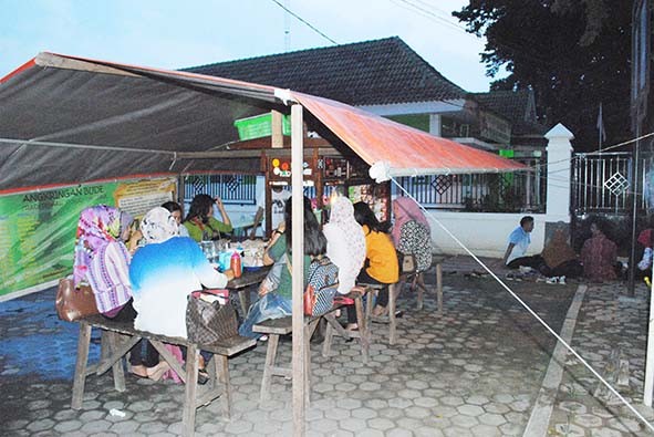 Nasi kucing milik Agus berada di jalan Slamet Riyadi Broni Telanaipura Kota Jambi.