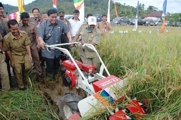 HBA menempatkan sektor pertanian sebagai salah satu visi misinya menuju Jambi Emas. 
