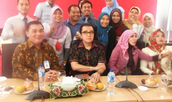 Tantowi Yahya yang datang ke Jambi, disela kunjungannya ia meminta agar kader Golkar tetap solid.