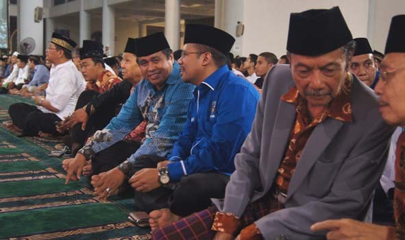 Gubernur HBA menghadiri malam puncak Harlah PMII ke 55.
