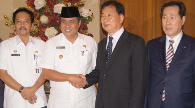 Gubernur HBA besama perwakilan Korea Selatan usai penandatanganan MoU.