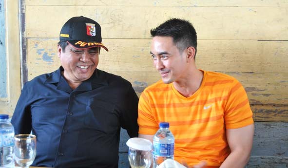 Pertarungan perebutan BH 1 Jambi pada pemilihan gubernur 9 Desember mendatang diprediksi bakal sengit. Pada foto terlihat kebersamaan bakal calon gubernur petahana Hasan Basri Agus (HBA) dengan Zumi Zola Zulkifli (ZZZ) yang sudah memastikan untuk menjadi rival pada pilkada mendatang.