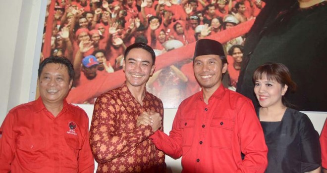 Bakal Calon Gubernur Jambi Zumi Zola Zulkifli (ZZZ) tetap percaya diri meski tanpa PDIP pada pemilihan gubernur 9 Desember mendatang. Saat ini Zumi Zola sudah cukup kursi sebagai syarat pencalonan. 