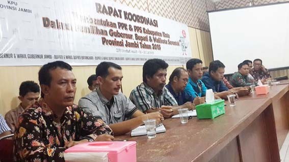 Komisi Pemilihan Umum (KPU) provinsi Jambi saat menggelar rapat koordinasi (Rakor) Terkait Penyelenggara di tingkat Kecamatan (PPK) dan tingkat desa/lurah (PPS) serta penyusunan dan pemantapan pedoman teknis Pemilihan Kepala Daerah 2015.
