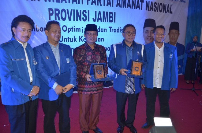 Diusulkannya nama Jefri untuk mengisi posisi Sekretaris DPW PAN Provinsi Jambi mendampingi ketua terpilih Zumi Zola, oleh mantan Ketua DPW PAN Provinsi Jambi, Zulkifli Nurdin (ZN) ternyata menimbulkan polemik.
