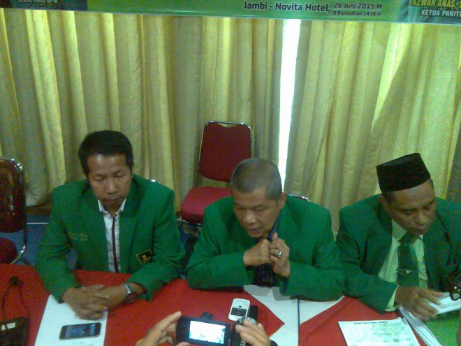 Wakil ketua umum DPP PPP Djan Faridz, Ibnu Hajar beserta pengurus DPP lainnya saat memberikan keterangan pers.