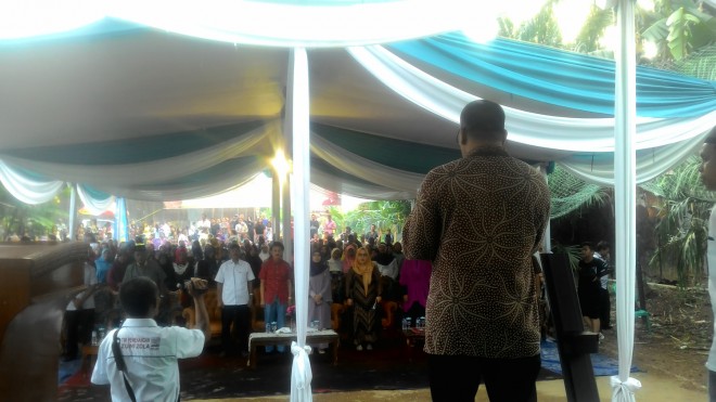 Ketua Ikatan Pemuda Sunda Putra, Januarisman Sitompul saat membacakan ikrar Siap Menangkan Zola - FU