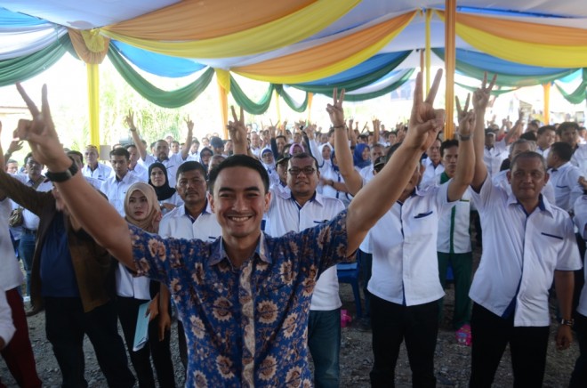 Zumi Zola melantik ratusan pengurus dan anggota tim kampanye, tim pemenangan dan relawan di Kabupaten Bungo.
