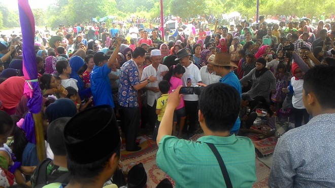 Zumi Zola hadir ditengah-tengah masyarakat di Desa Rantau Pandan Kabupaten Bungo. 