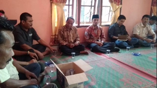 Edi Purwanto saat menyaring aspirasi warga.