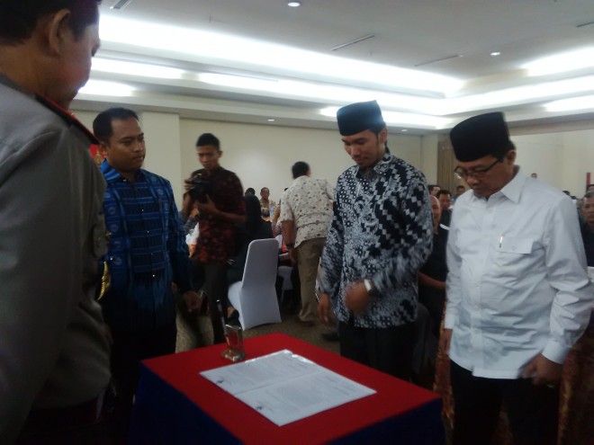 Cawagub Edi Purwanto saat tandatangani MoU.