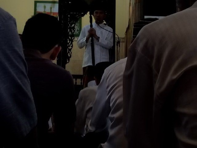 Edi Purwanto saat menjadi Khatib Jumat di Masjid Nurul Hikmah, Jelutung, Kota Jambi. 