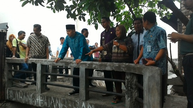 Walikota Jambi Syarif Fasha saat meninjau Mall Lippo yang berada di Talang Banjar, Kota Jambi.