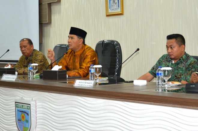 Wali Kota Jambi menggelar jumpa pers terkait adanya dugaan pungli penerimaan tenaga kontrak (honor) dilingkungan Pemerintah Kota Jambi.