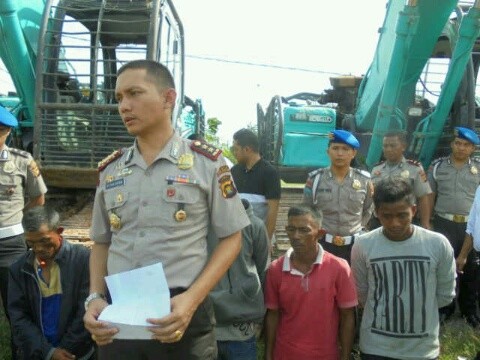 Polres Sarolangun berhasil mengamankan dua alat berat bersama 5 operator yang diduga untuk melakukan aktifitas PETI.
