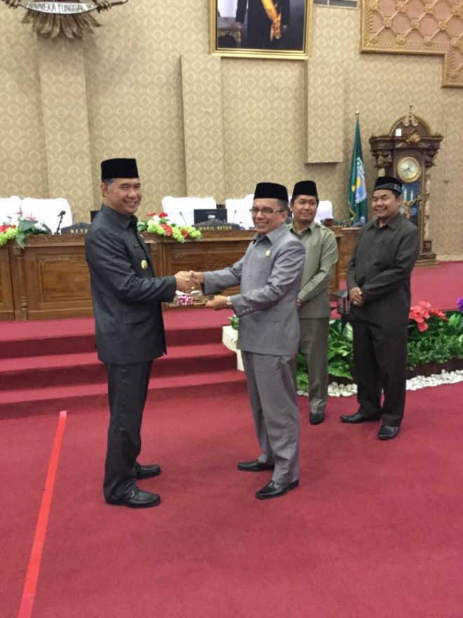 Penyerahan berkas kata akhir fraksi-fraksi dewan terhadap RAPBDP.