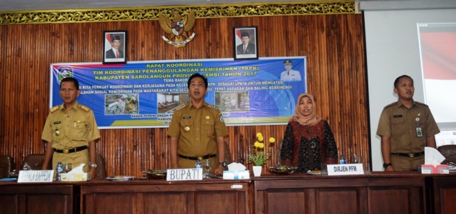 Dari Kiri: Kepala Bappeda Ir Dedi  Hendri, Pj Bupati Arif Munandar, Ditjen Pfm Nurul Farijati, SH, Bappeda Provinsi Jambi.