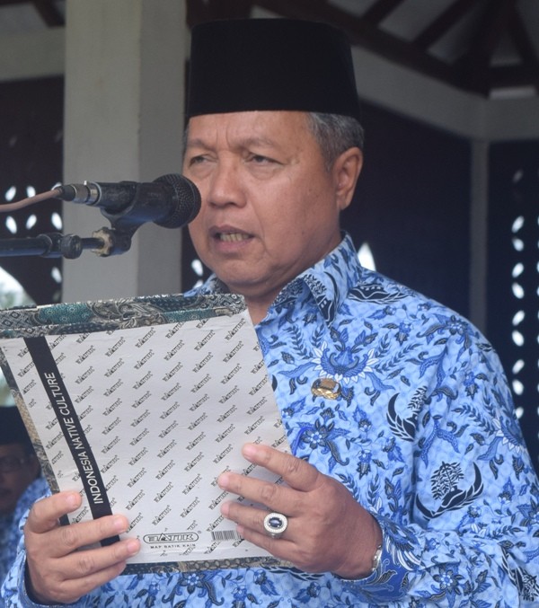 Sekda Sarolangun Drs H Thabroni Rozali MM.