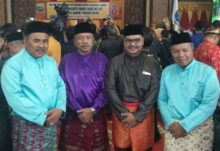 Ketua DPRD, H M Syaihu bersama Wabup, H Hillalatil Badri, Sekda, Drs H Thabroni Rozali dan Hermi SSos