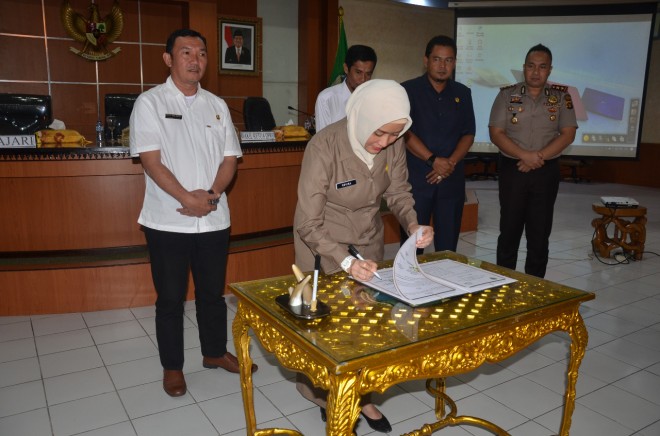 Penandatangani MoU Antara Bakeuda  dengan  Kejaksaan Negeri Muara Bulian
