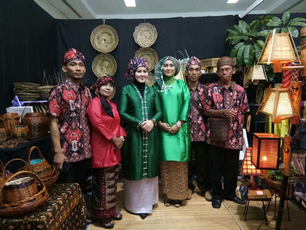 Ketua Dekranasda Muarojambi bersama Ketua Dekranasda provisni Jambi dalam suatu acara