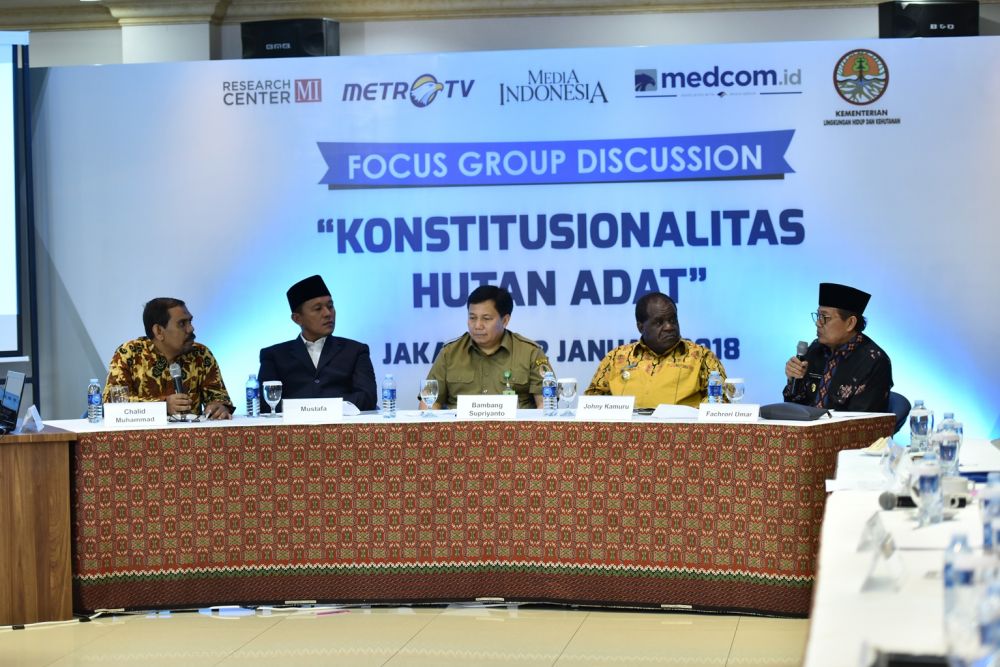 Wakil Gubernur (Wagub) Jambi, Dr.Drs.H.Fachrori Umar saat menjadi narasumber pada Focus Group Discussion (FGD) Konstitusionalitas Hutan Adat yang diselenggarakan oleh Research Center Media Group (RCMG) berkerja sama dengan Kementerian Lingkungan Hidup dan Kehutanan, Media Indonesia dan Medcom.id, bertempat di Ruang Rapat Besar Media Indonesia.
