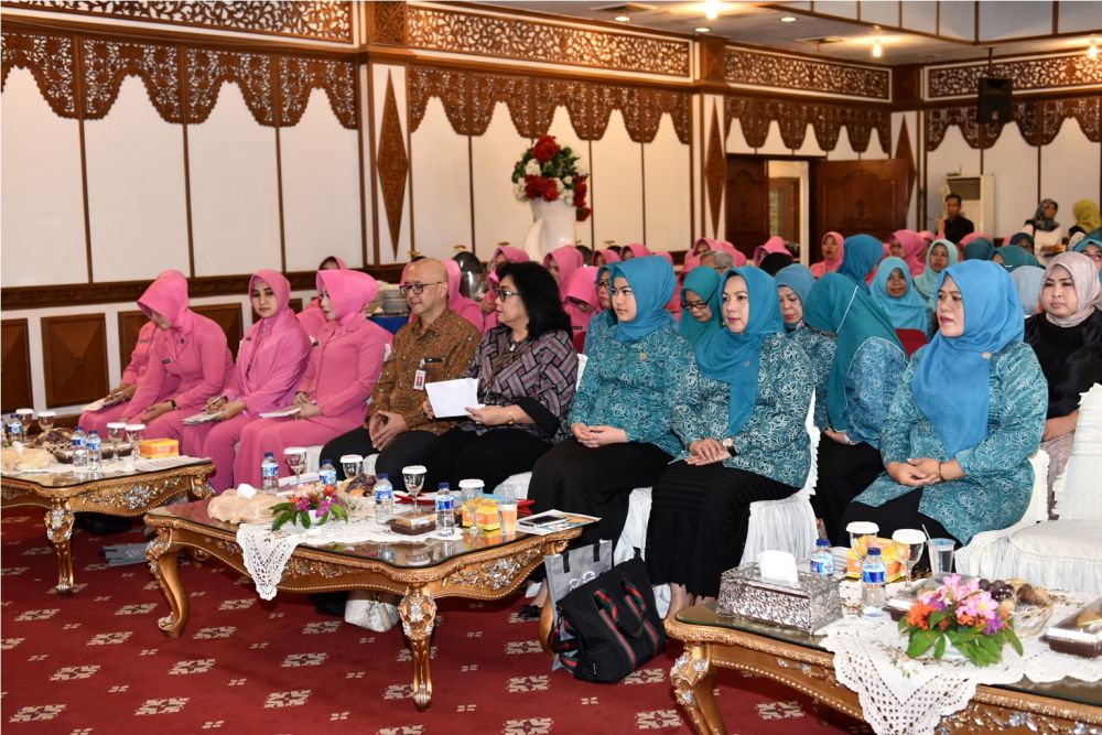  Sherrin Tharia Zola Membuka acara Edukasi Waspada Investasi Komunitas PKK di Auditorium Rumah Dinas Gubernur Jambi, Rabu (24/1/2018). (foto : Jambi Star/ Endang).