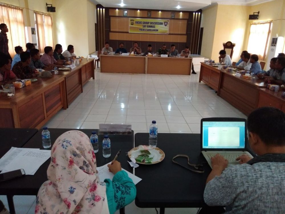 Suasana pertemuan bahas PT SPC.
