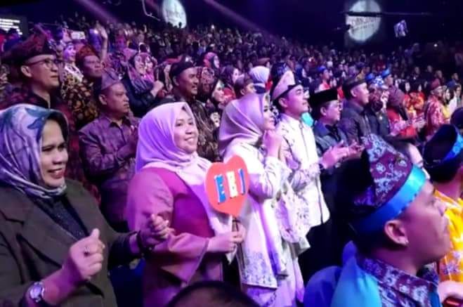 Bupati Masnah, Ketua DPRD Muarojambi, Gubernur dan Wagub menyaksikan LDI. 