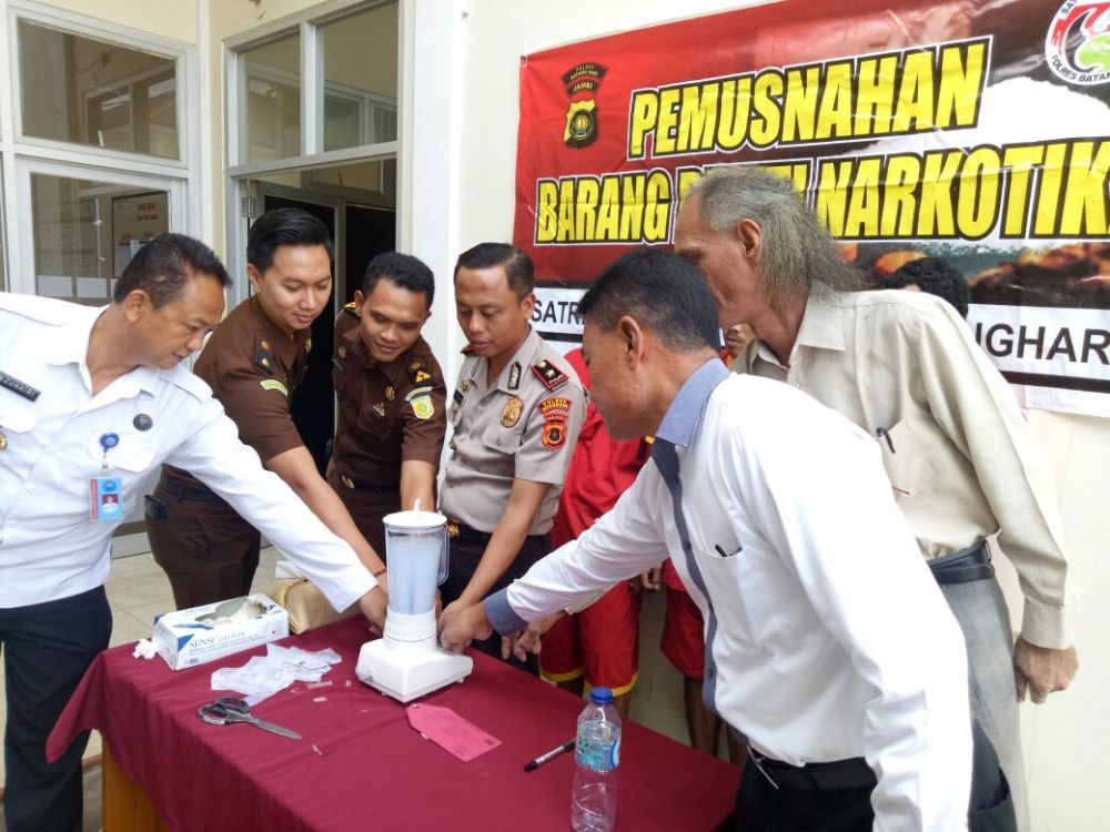 Pemusnahan barang bukti berupa narkotika jenis sabu-sabu (SS) digelar di Mapolres Batanghari.