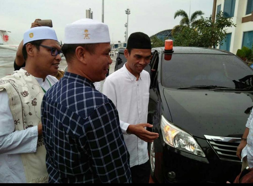 Ustadz Abdul Somad  ketika sampai di kota jambi. 