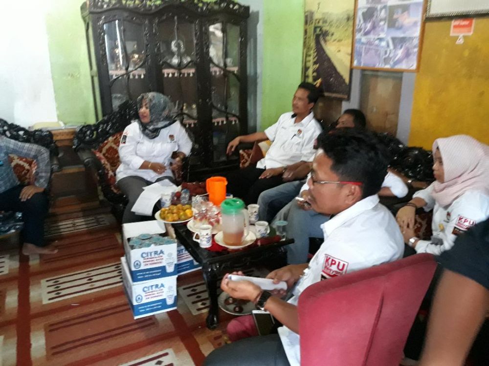 KPU Tanjabar melakukan veritifikasi Parpol.