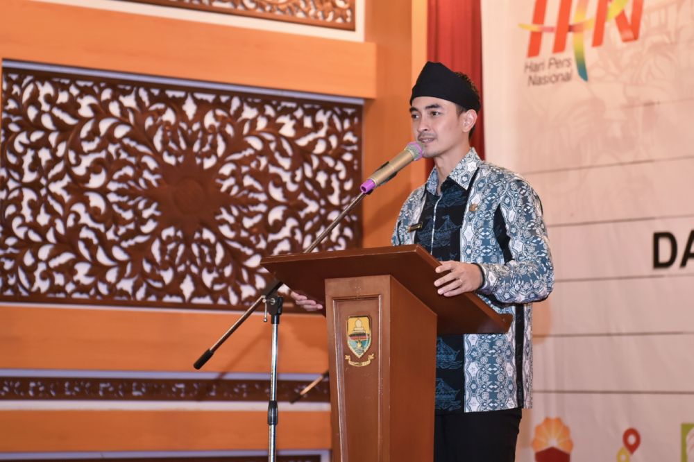 Gubernur Jambi Zumi zola 