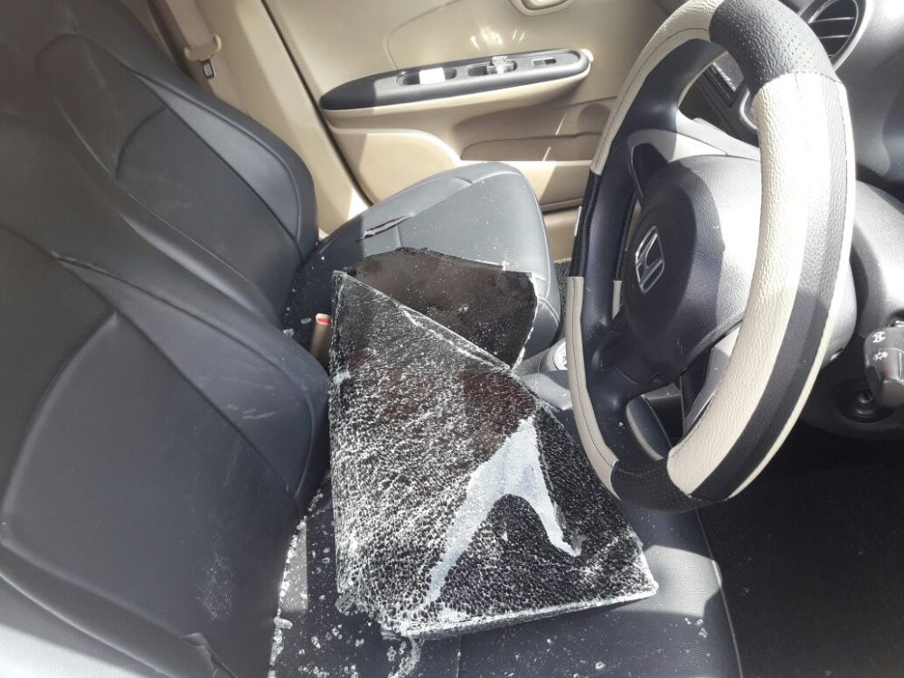 Pencurian dengan modus pecah kaca kembali terjadi diwilayah hukum Polres Batanghari. Kali ini, komplotan ini beraksi dihalaman parkiran Kantor Pos Muarabulian, Selasa (6/2).