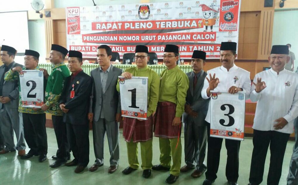 Pasangan Calon Bupati dan Wakil Bupati Merangin saat mendapat nomor urut.