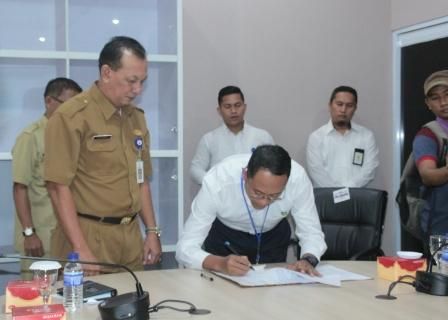 Penandatangani Berita Acara Operasional (BAO) Pemanfaatan Lahan Bandara Sultan Thaha Jambi, penandatangaan dilakukan oleh Sekretaris Daerah Provinsi Jambi, H M Dianto, dan Executive General Manager Angkasa Pura II, Yogi Praseyo Suwandi, di kantor cabang Angkasa Pura II Bandara Sultan Thaha Jln Sukarno Hatta Jambi