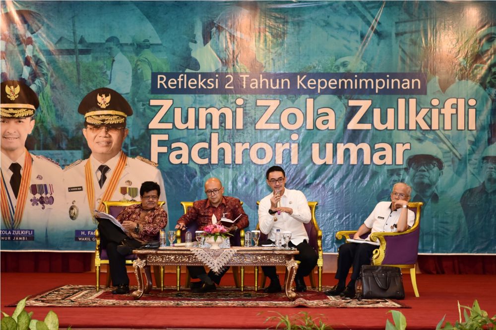 Gubernur Jambi Zumi Zola Zulkifli menggelar refleksi dua tahun kepemimpinannya bersama Wakil Gubernur Jambi, Fachrori Umar di auditorium rumah dinas gubernur Jambi, Rabu (21/2).