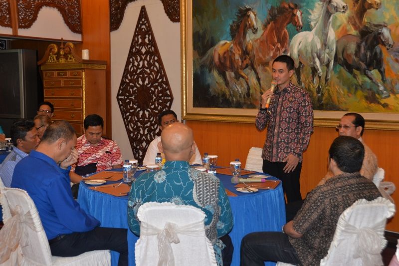 Gubernur Jambi Zumi Zola coffe Morning dengan pimpinan media  dirumah dinas Gubernur Jambi.