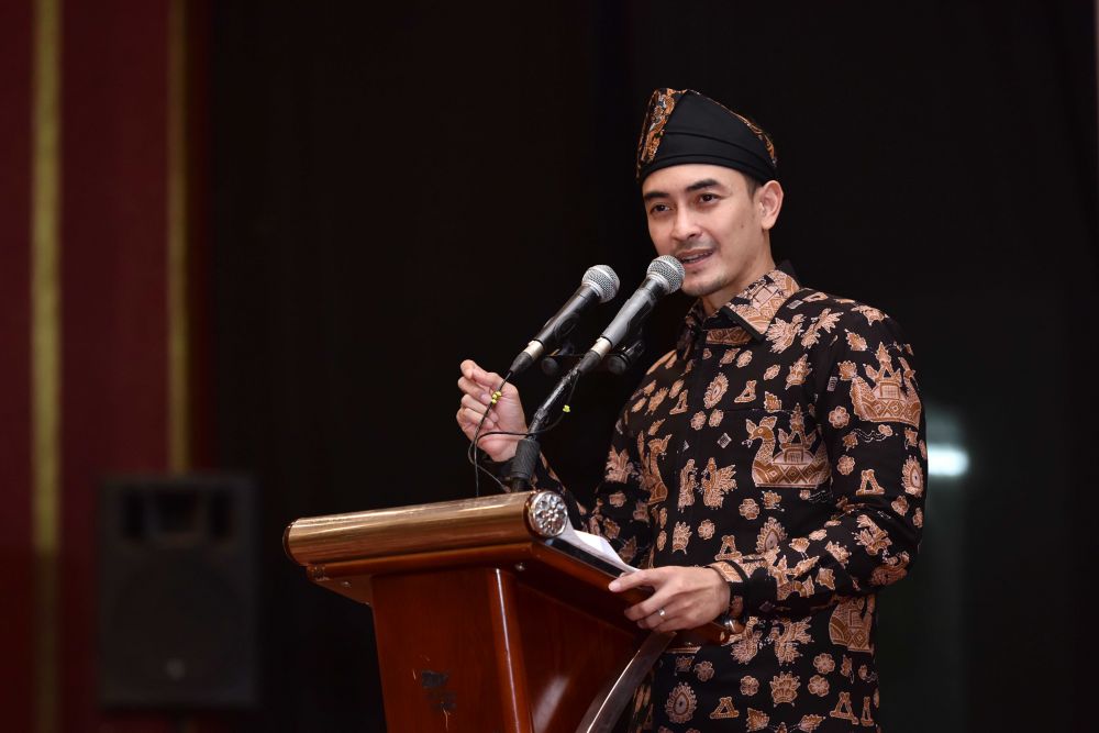 Gubernur Jambi Zumi Zola Zulkifli