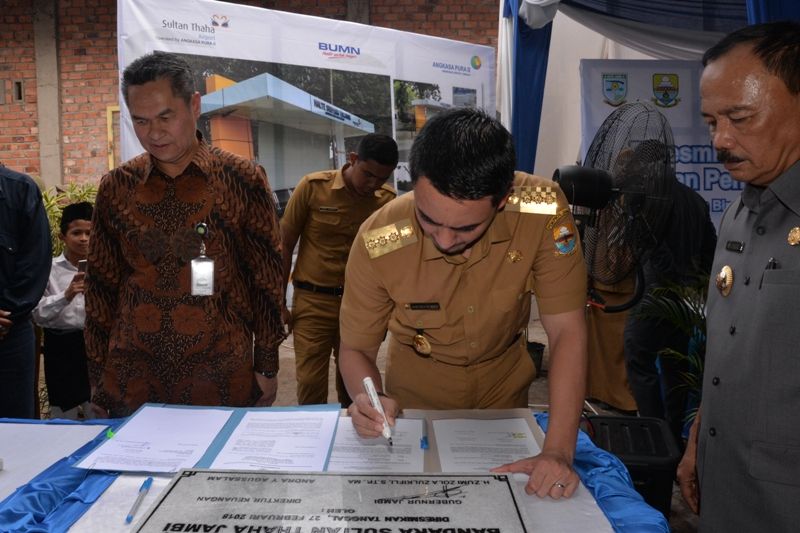 Zumi Zola Saat Meresmikan bantuan monumental PT Angkasa Pura II.