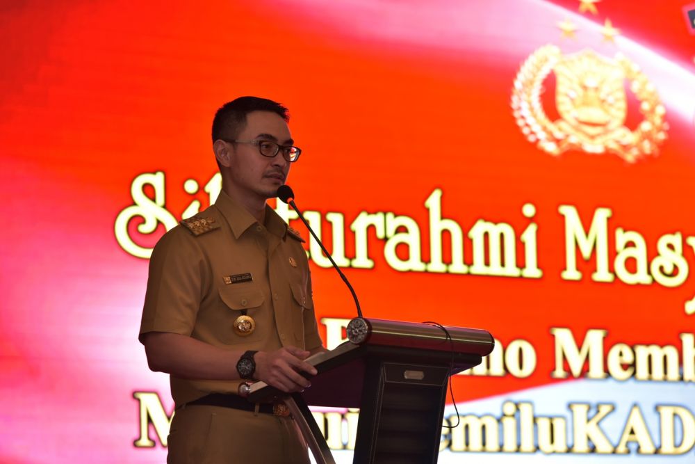 Gubernur Jambi Zumi Zola 
