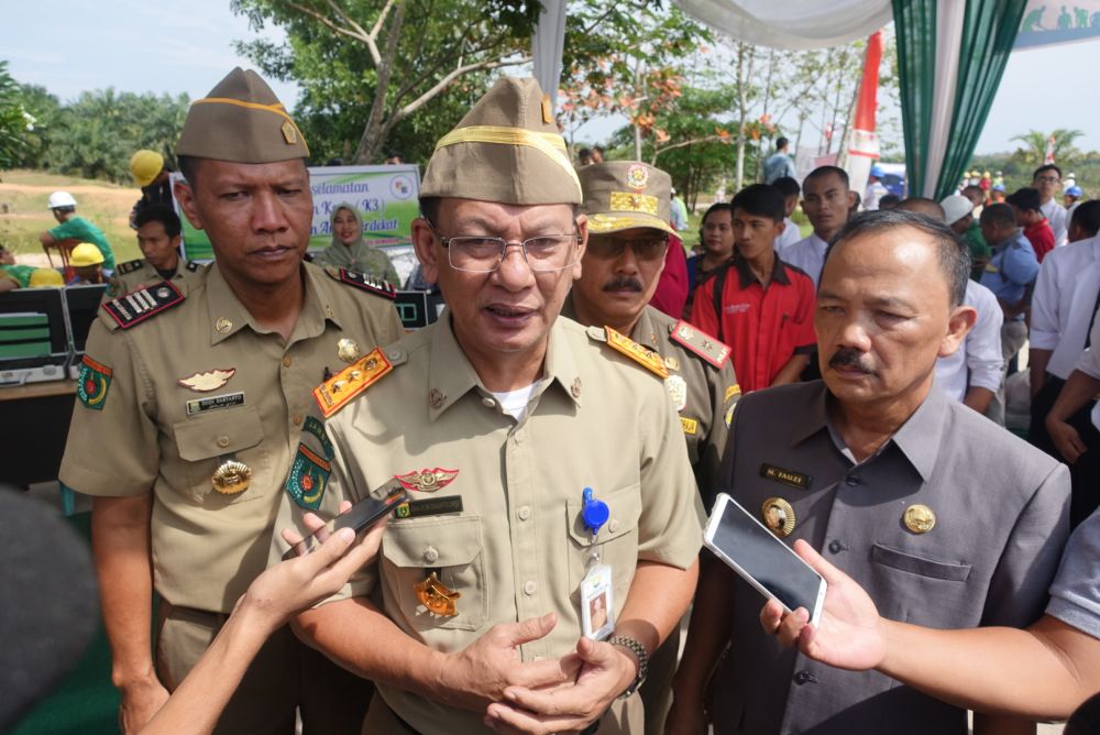 Sekretaris Daerah Provinsi Jambi M Dianto,  ketika diwawancara oleh awak media. 