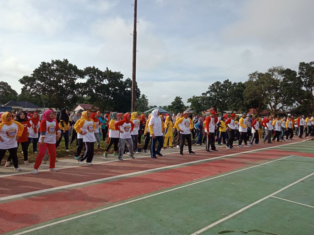 Suasana senam sehat bersama H Cek Endra di Laman Basamo Sarolangun Jum,at (16/3), pagi. 
