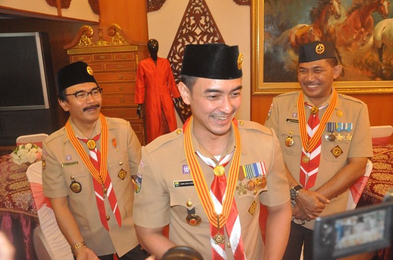 Gubernur Jambi Zumi Zola