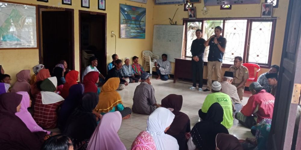 Panwas Muarojambi ketika melakukan sosialisasi