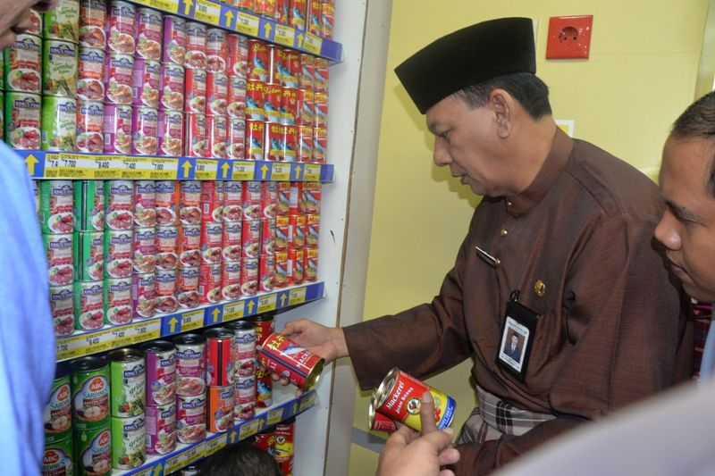 Sekda  M Dianto Melakukan Inspeksi mendadak (Sidak) ke sejumlah Swalayan yang ada di kota Jambi, Kamis (29/03/2018).