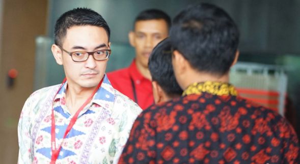 Gubernur Jambi Zumi Zola